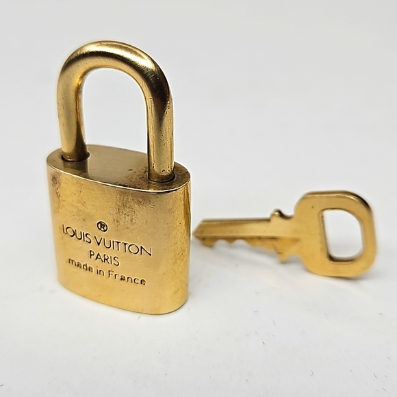 Authentic Louis Vuitton LV Monogram Lock & Key - Picture 6 of 16